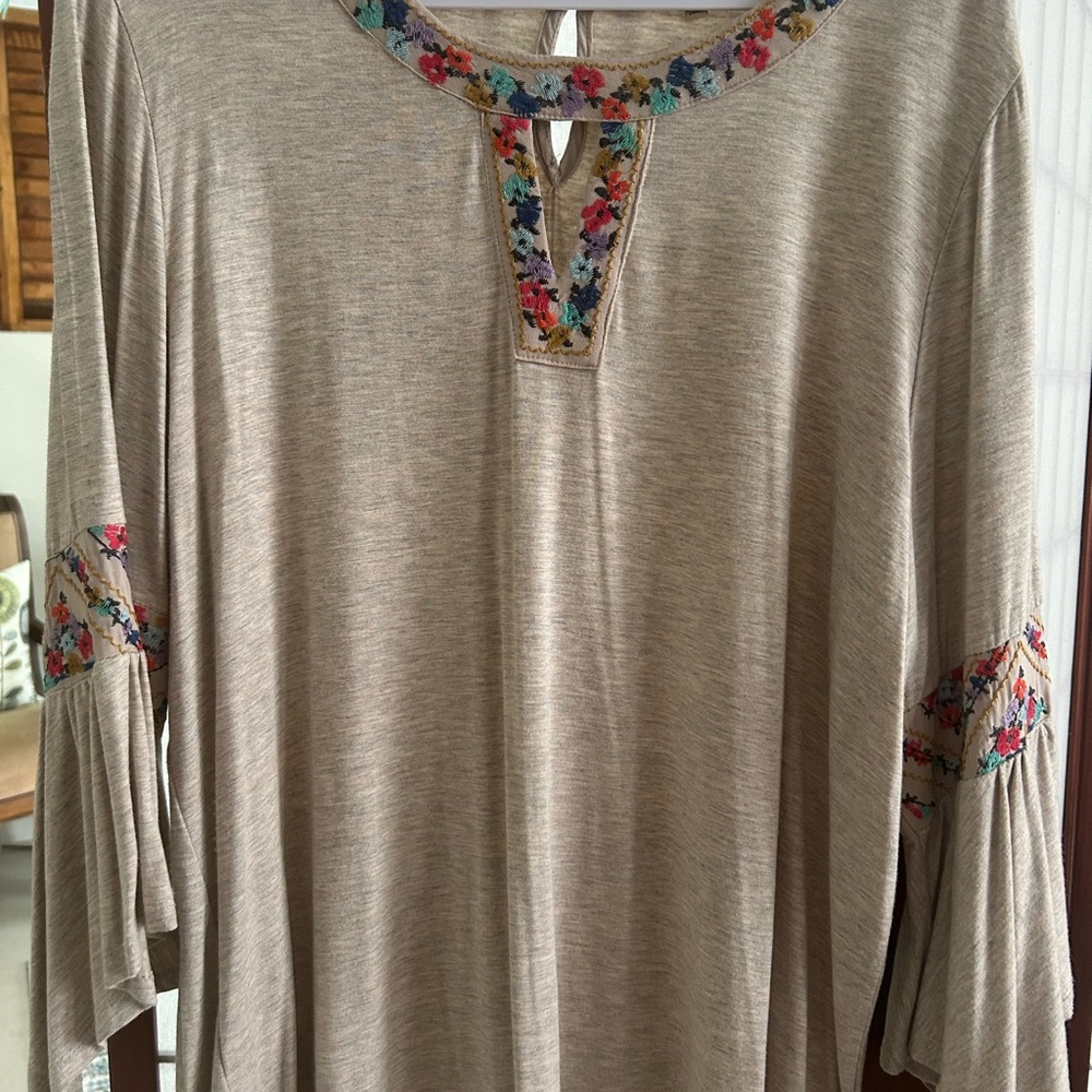 Democracy Gray and Cream Embellished 3/4 Sleeve Tunic